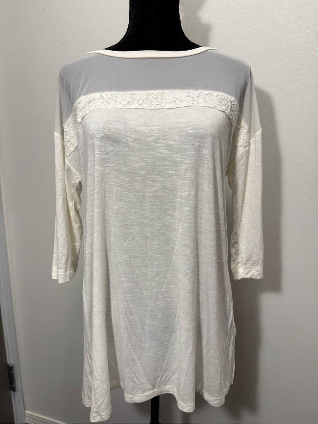 Suzanne Betro Cream Lace-Trim Top With Black Tag Detail